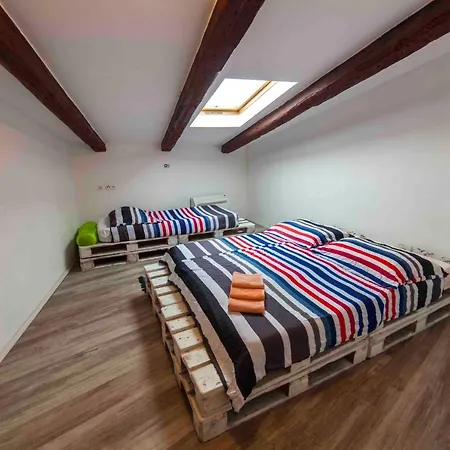 Hostel Mare Σίμπενικ