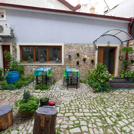 Mare Hostel *